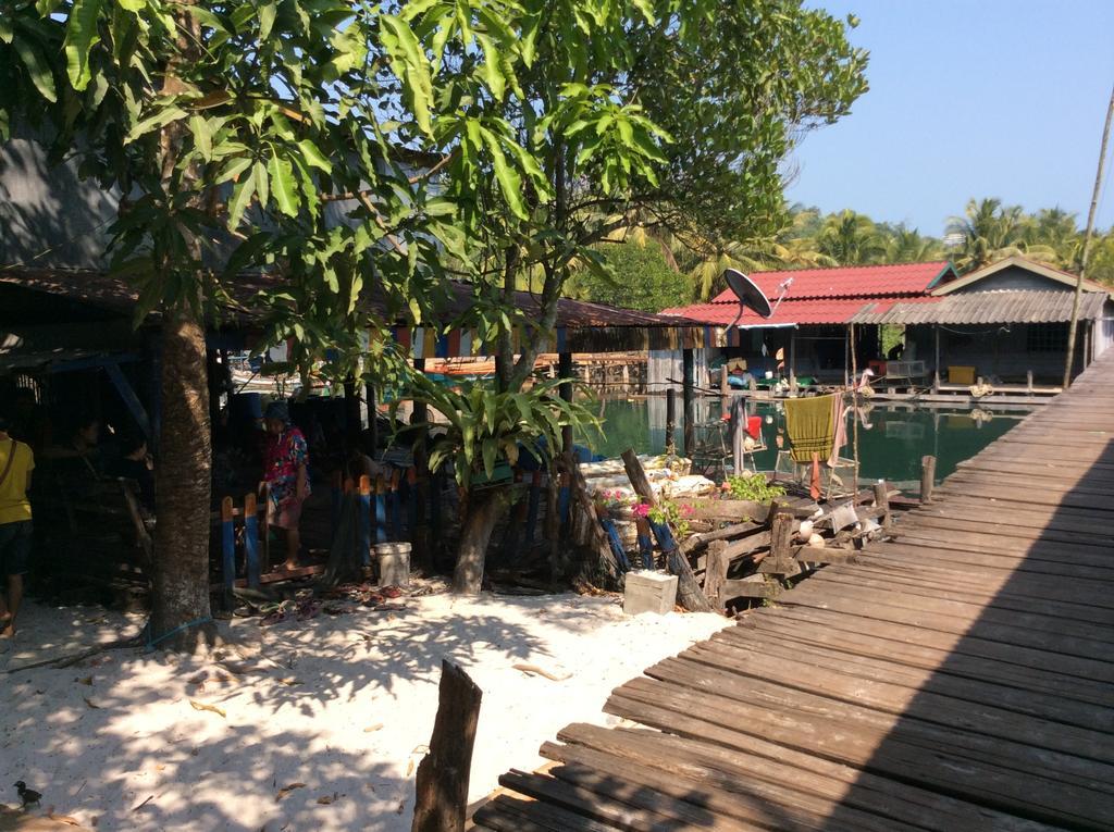 Palm Beach Bungalow Resort Prek Svay Village Exterior photo